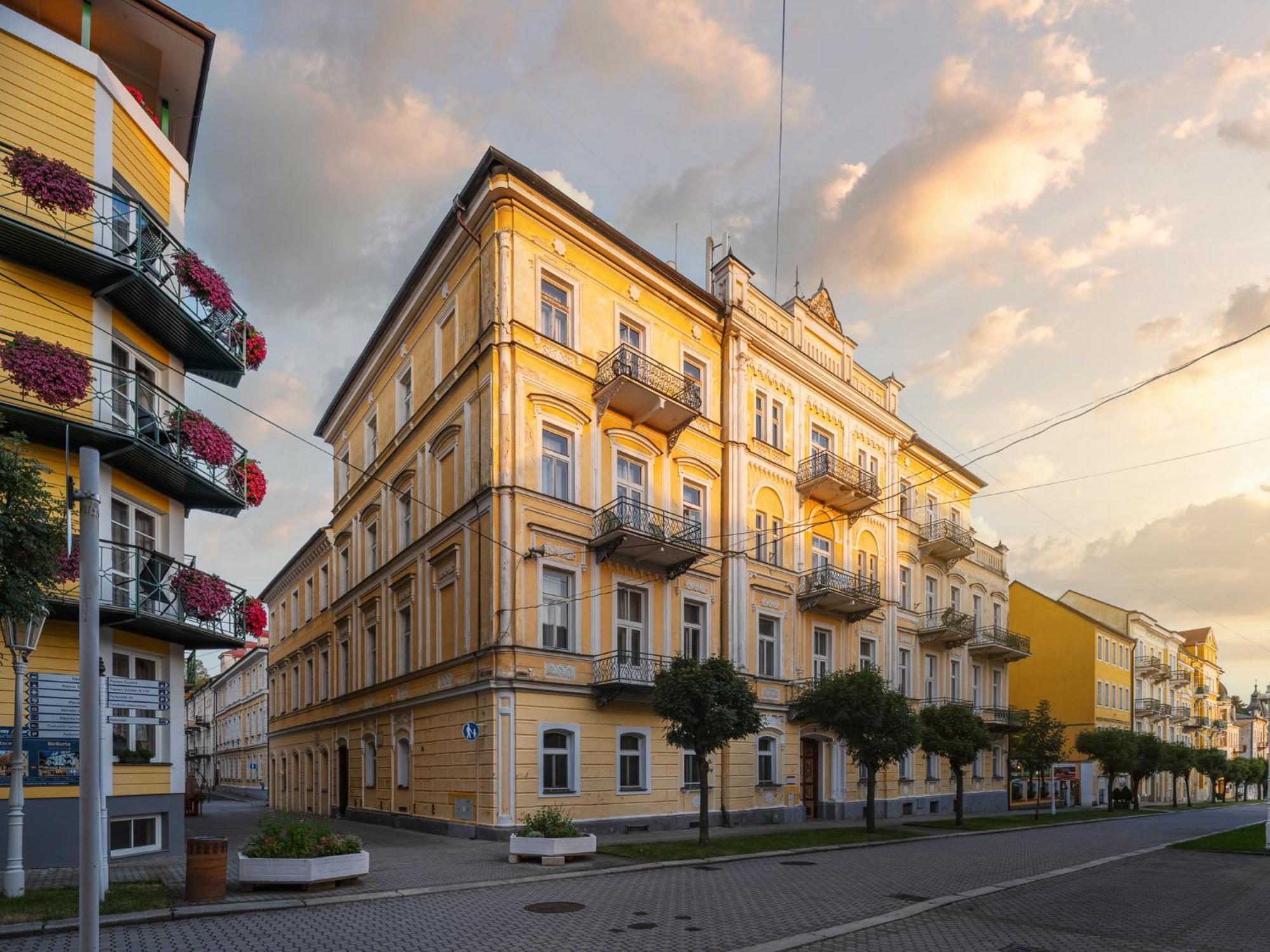 Otava - Vedlejsi Budova Františkovy Lázně Exteriör bild